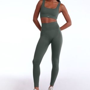 Set Active Sculptflex Top and Leggings 2 pc set